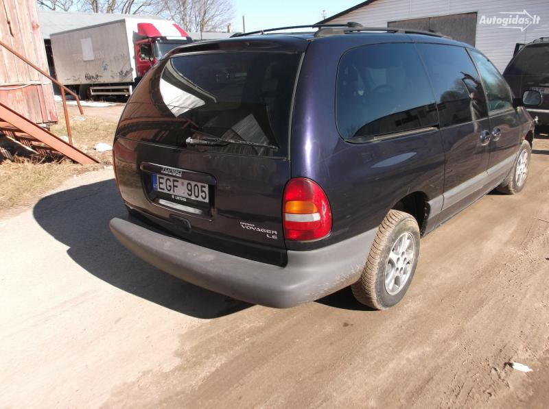 Photo 1 - Chrysler Grand Voyager II 1997 y parts