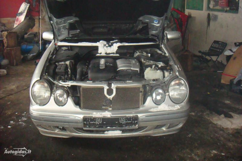 Photo 1 - Mercedes-Benz E 270 W210 2001 y parts