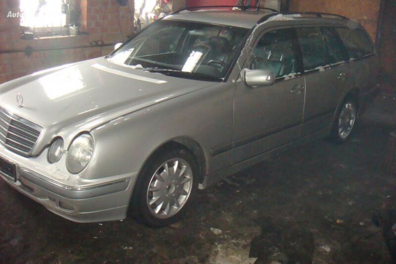 Photo 3 - Mercedes-Benz E 270 W210 2001 y parts