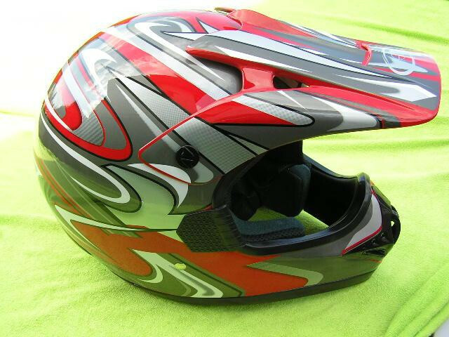Photo 1 - Helmets MAX 606