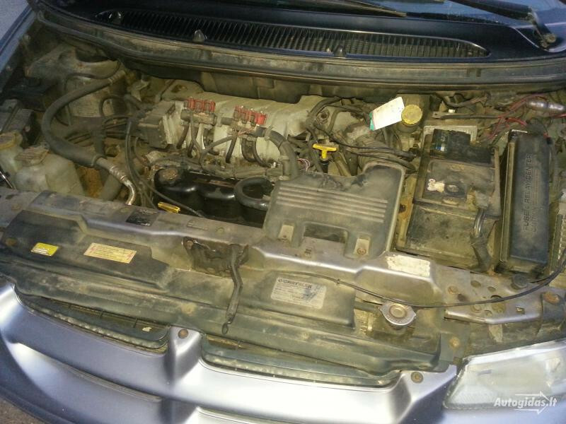 Photo 4 - Chrysler Grand Voyager II 1996 y parts