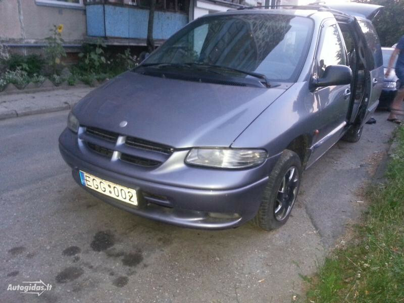 Photo 1 - Chrysler Grand Voyager II 1996 y parts
