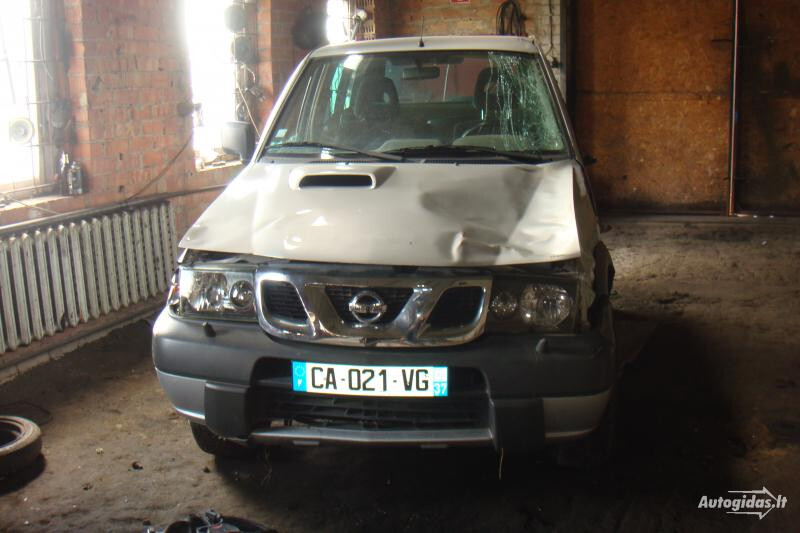 Nissan Terrano II 2002 m dalys