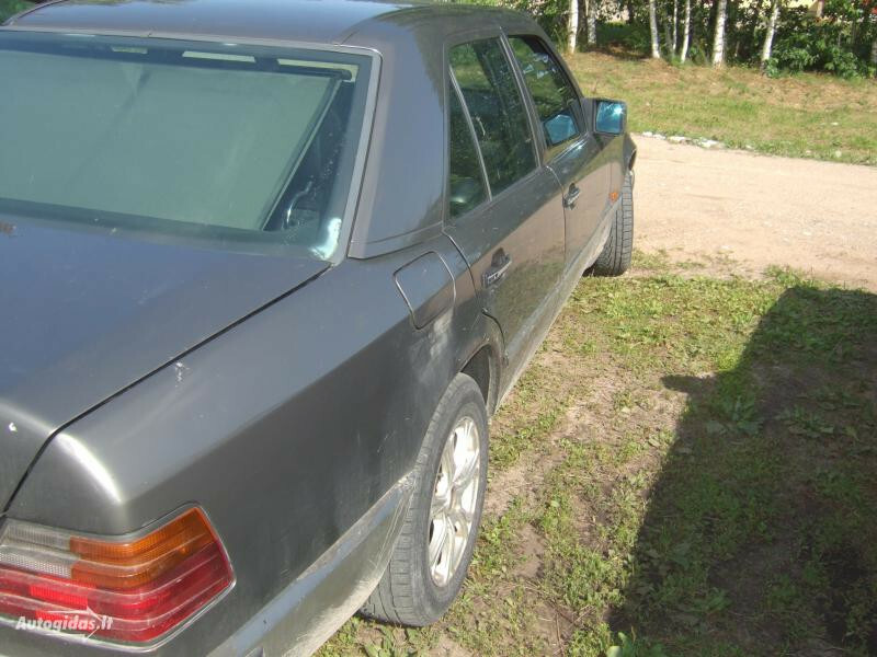 Photo 3 - Mercedes-Benz 300 1991 y parts