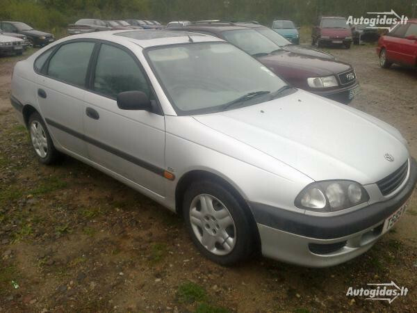 Toyota Avensis I 1999 y parts