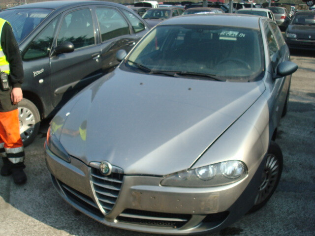 Фотография 1 - Alfa Romeo 147 1,6 TWINSPARK 2006 г запчясти
