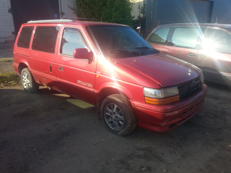 Chrysler Grand Voyager I AWD 1994 y parts