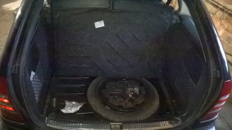 Photo 2 - Mercedes-Benz C 200 W203 2003 y parts