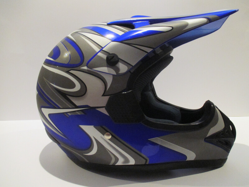 Helmets MAX 606