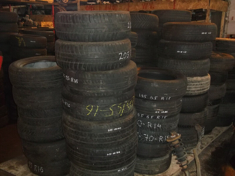 Photo 1 - Michelin R16 universal tyres passanger car