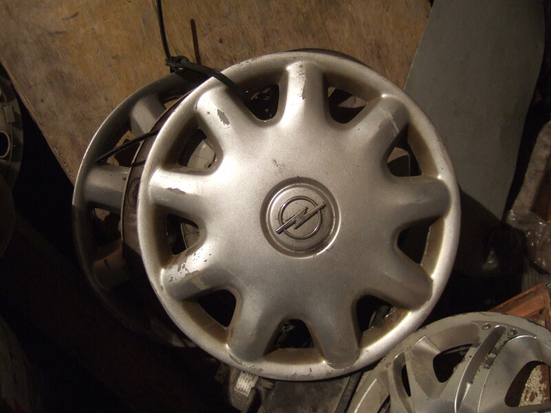 Photo 1 - Opel Vectra R14 wheel caps