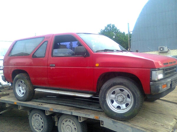 Photo 1 - Nissan Terrano I 1990 y parts