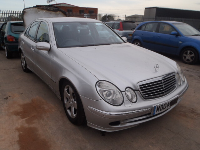 Photo 2 - Mercedes-Benz E 270 W211 2003 y parts