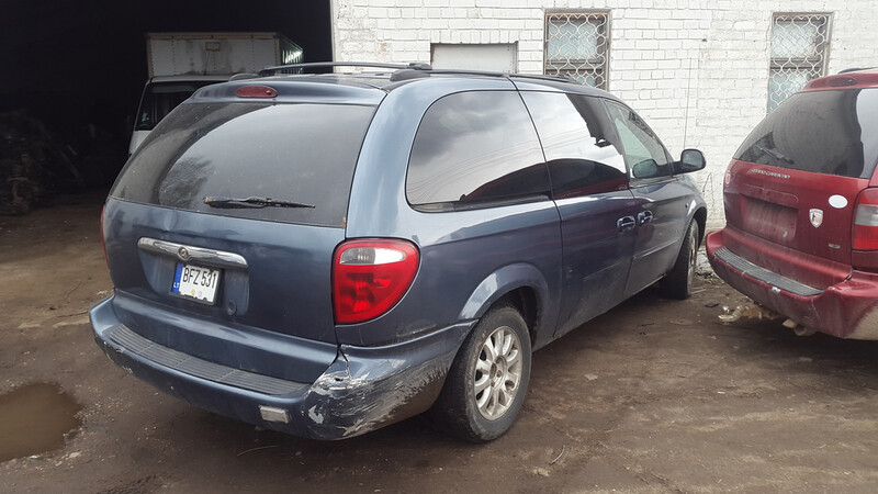 Photo 2 - Chrysler Town & Country II 2002 y parts