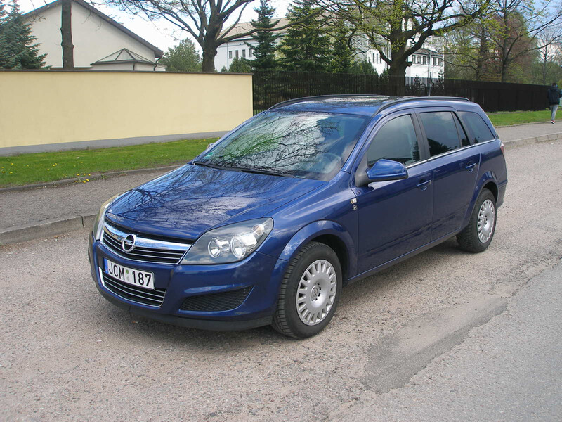 Photo 1 - Opel Astra 2013 y rent