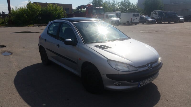 Фотография 3 - Peugeot 206 1.1 BENZINAS 44 KW 1999 г запчясти