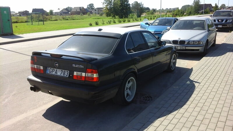 Photo 5 - Bmw 525 E34  125kw be duju 1988 y parts