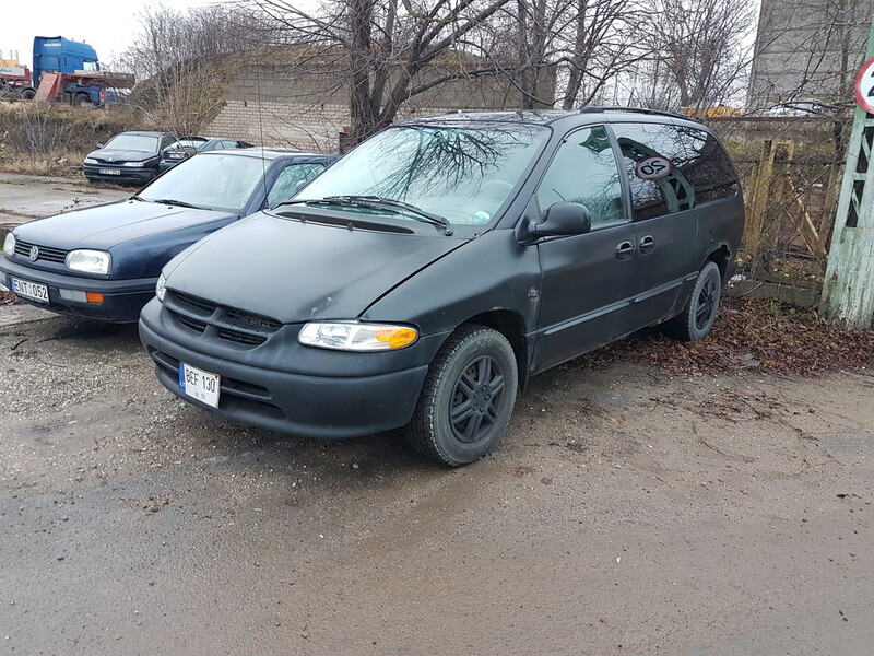 Chrysler Town & Country 3.3 BENZINAS 118 KW 2000 y parts