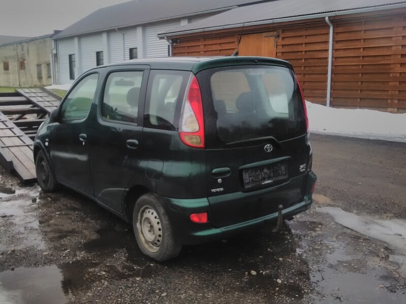 Photo 2 - Toyota Yaris Verso 2004 y parts