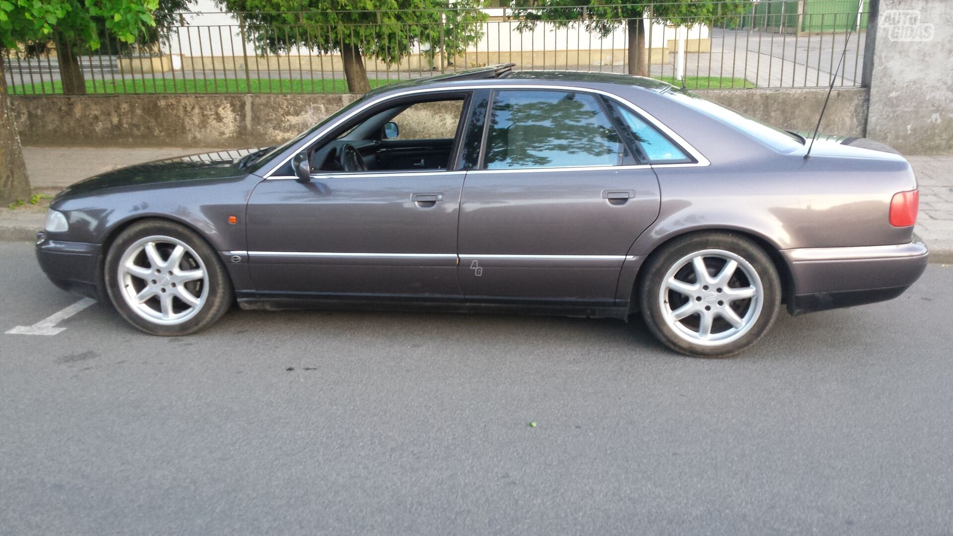 Audi A8 D2 1996 m dalys