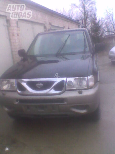 Nissan Terrano II 2001 m dalys