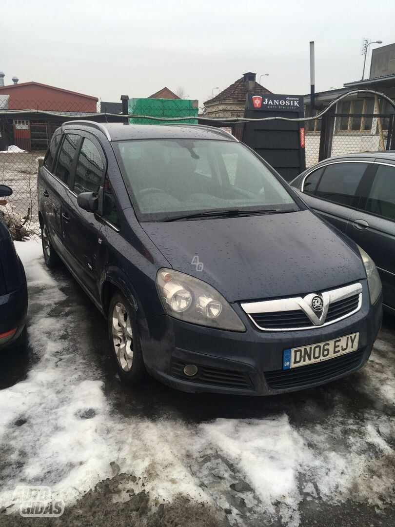 Opel Zafira B 2010 m dalys