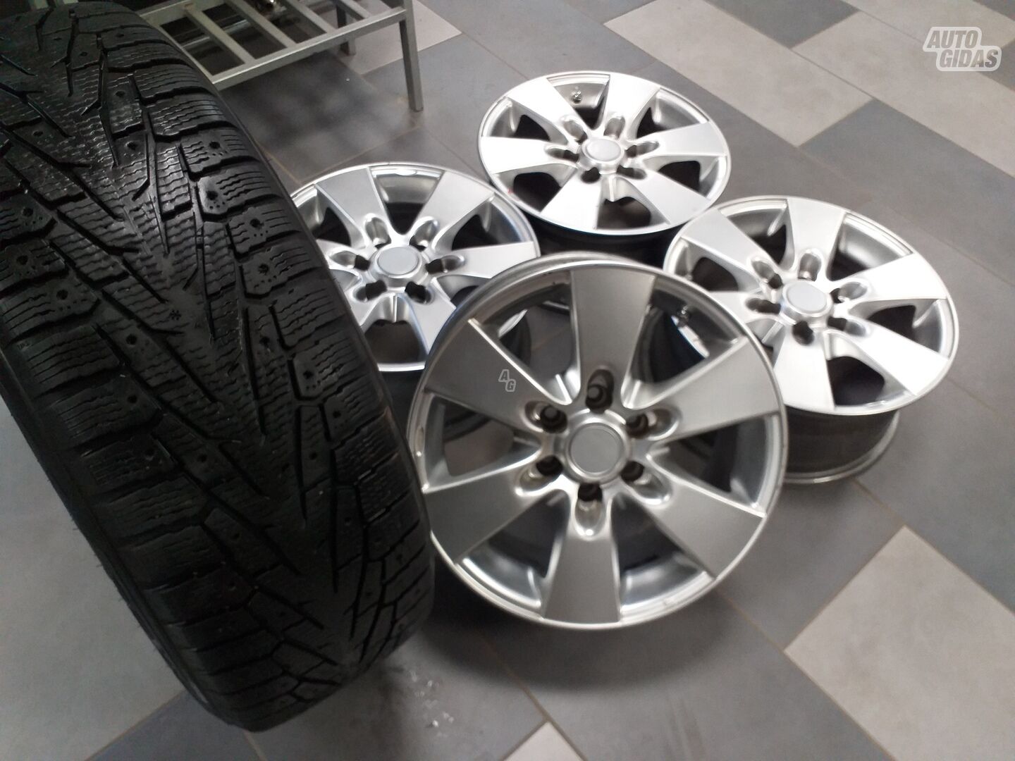 Nissan R246 light alloy R16 rims