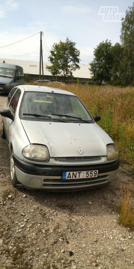 Renault Clio 2000 г запчясти