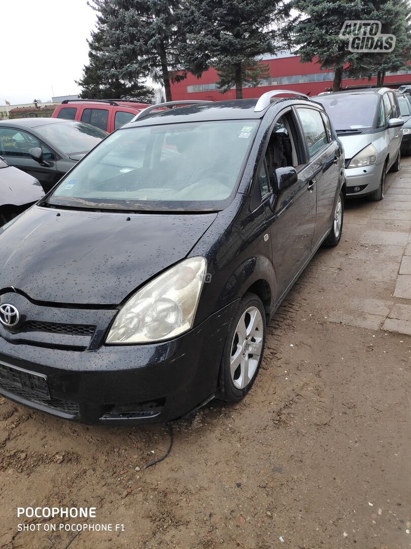 Toyota Corolla Verso 2006 y parts