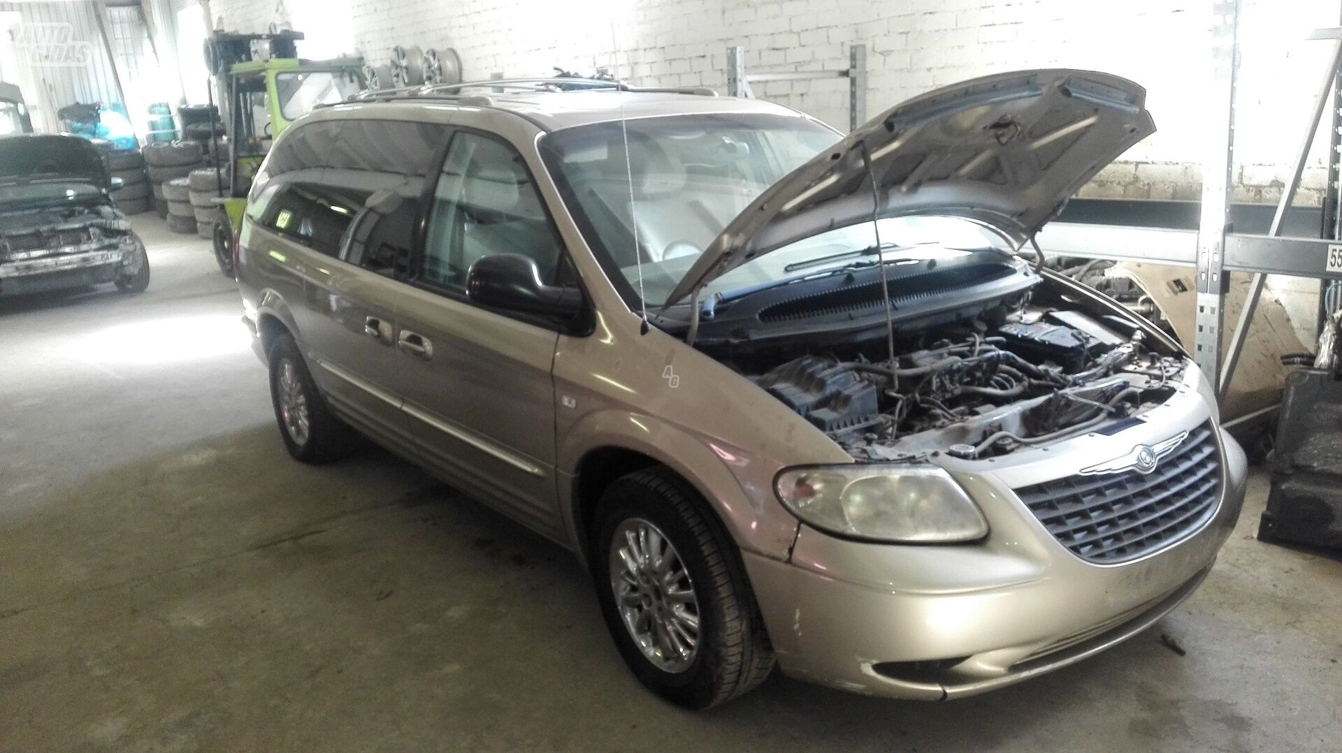 Chrysler Town & Country 2002 y parts