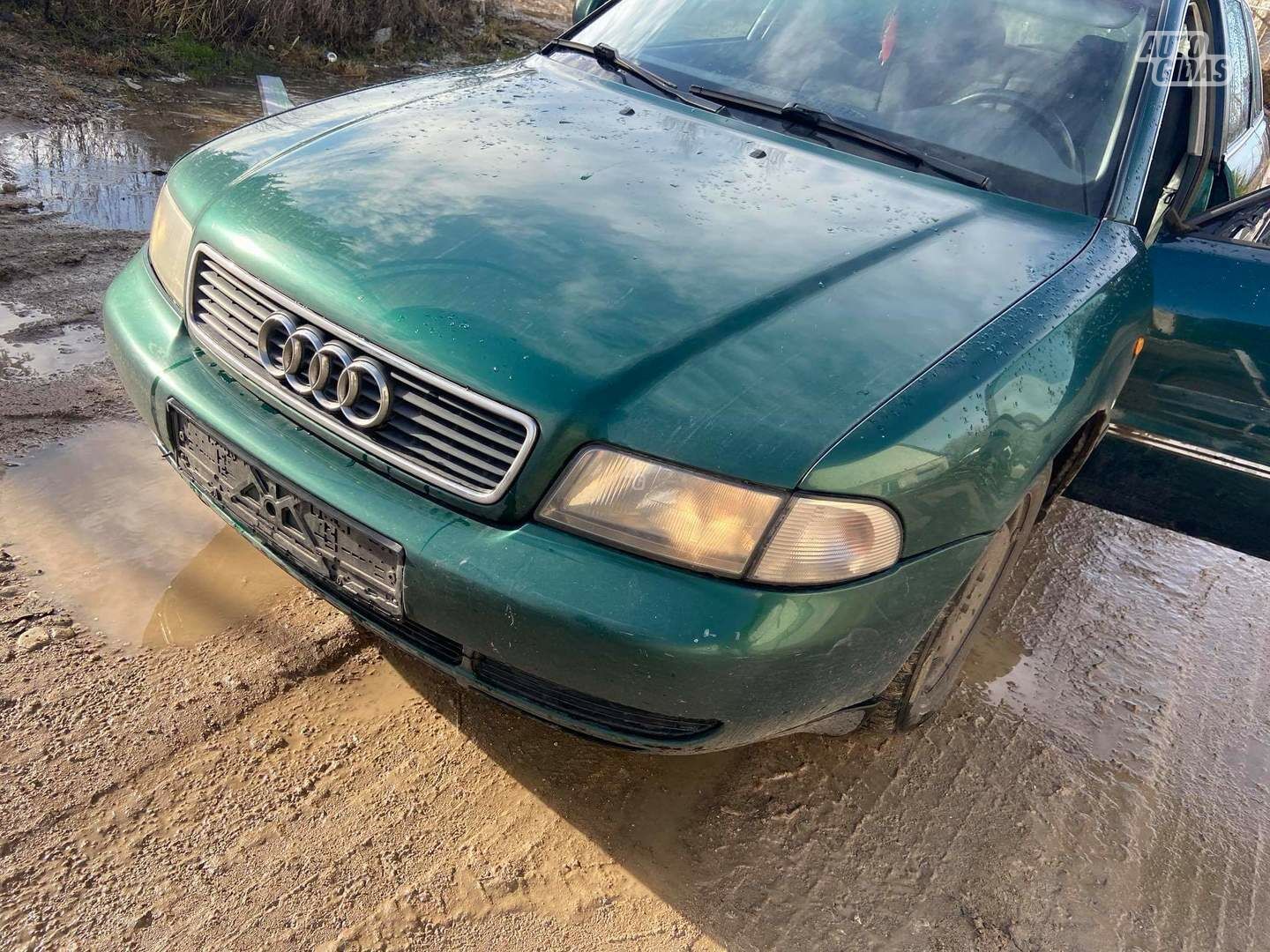 Audi A4 1998 m dalys