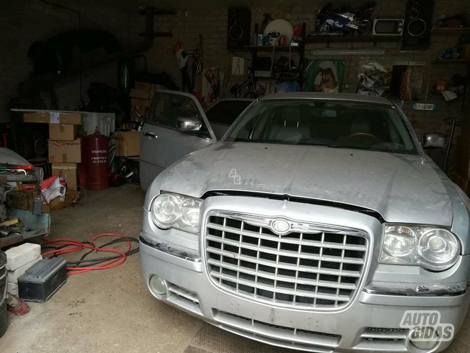 Chrysler 300C 2005 y parts