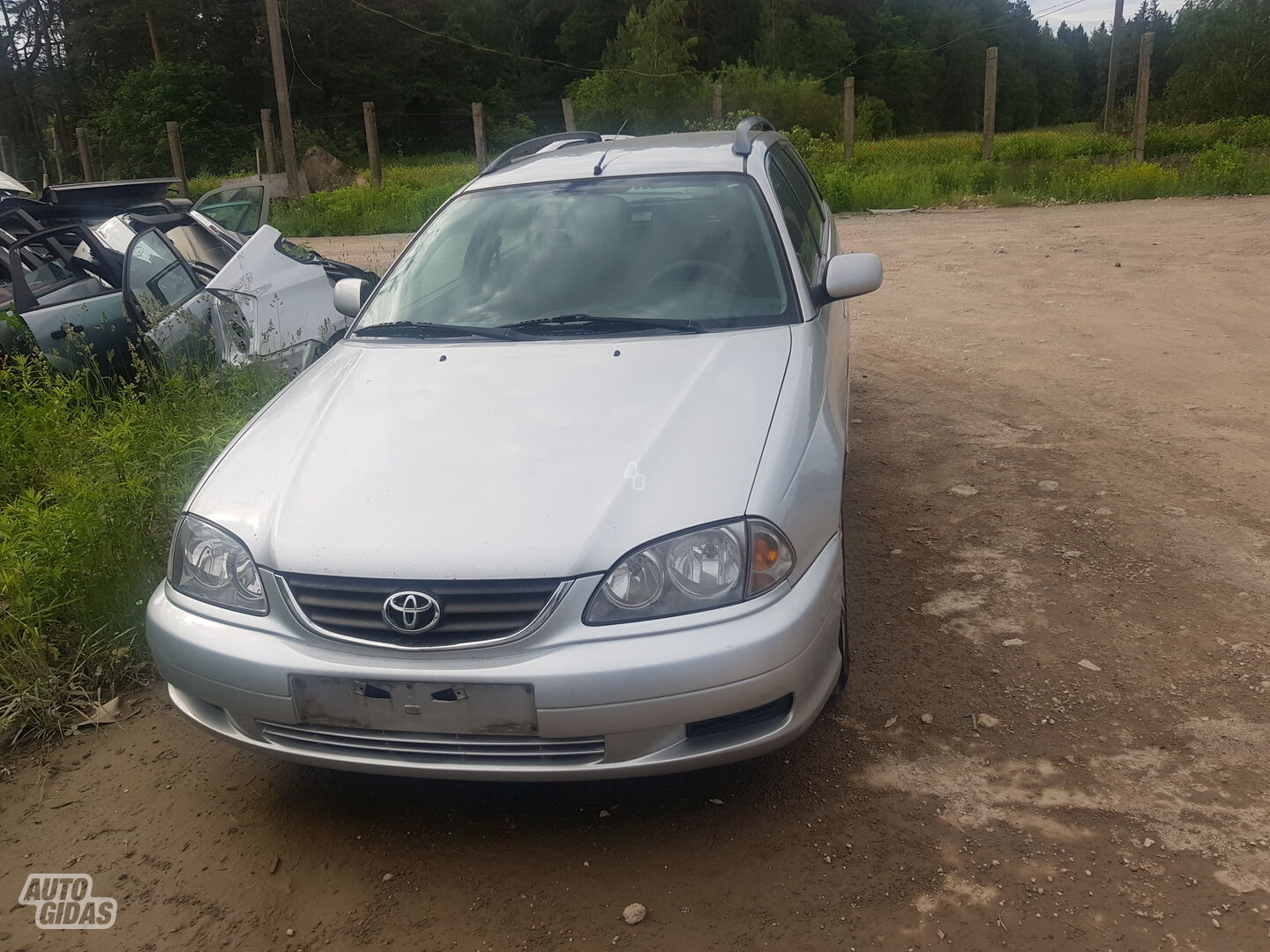 Toyota Avensis I 2002 y parts