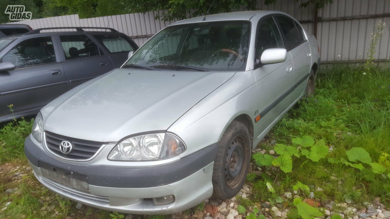 Toyota Avensis I 2001 y parts