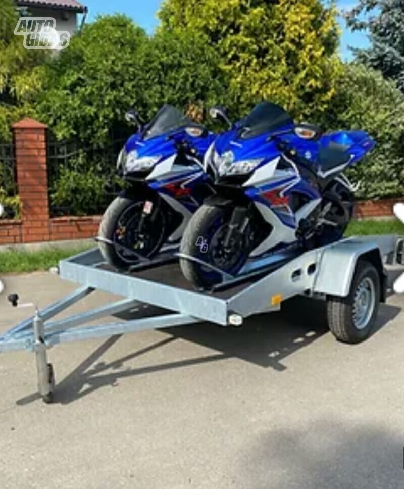 AAK Moto 2025 y Trailer platform