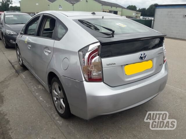 Toyota Prius IV 2011 г запчясти