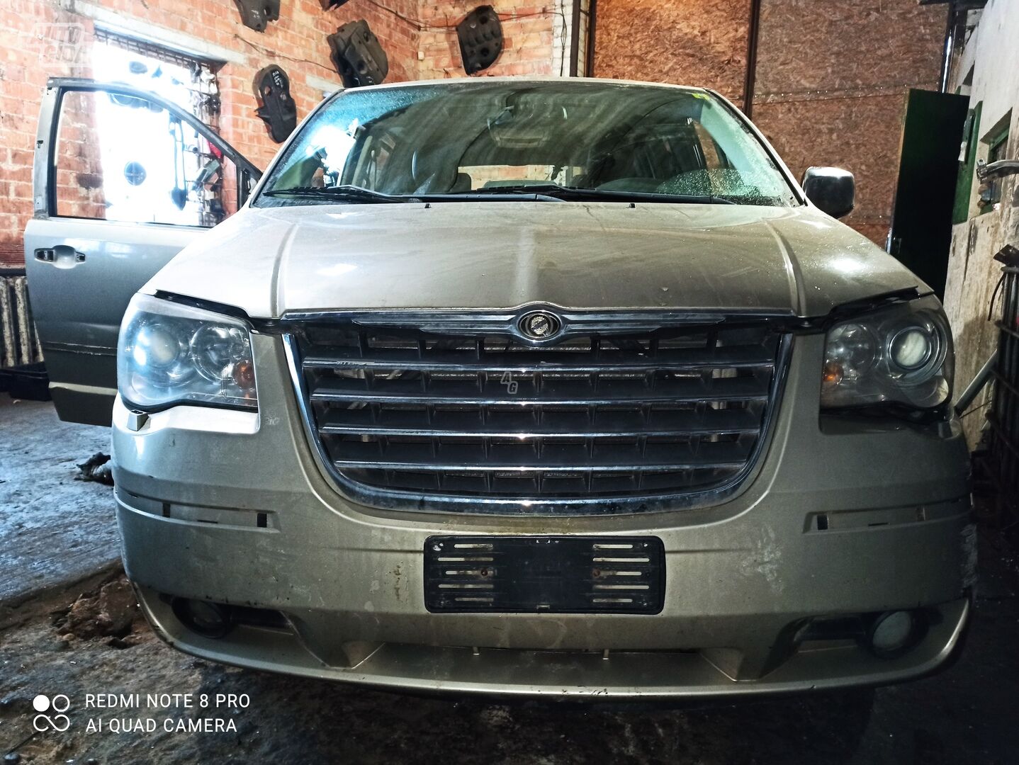 Chrysler Voyager 2010 y parts