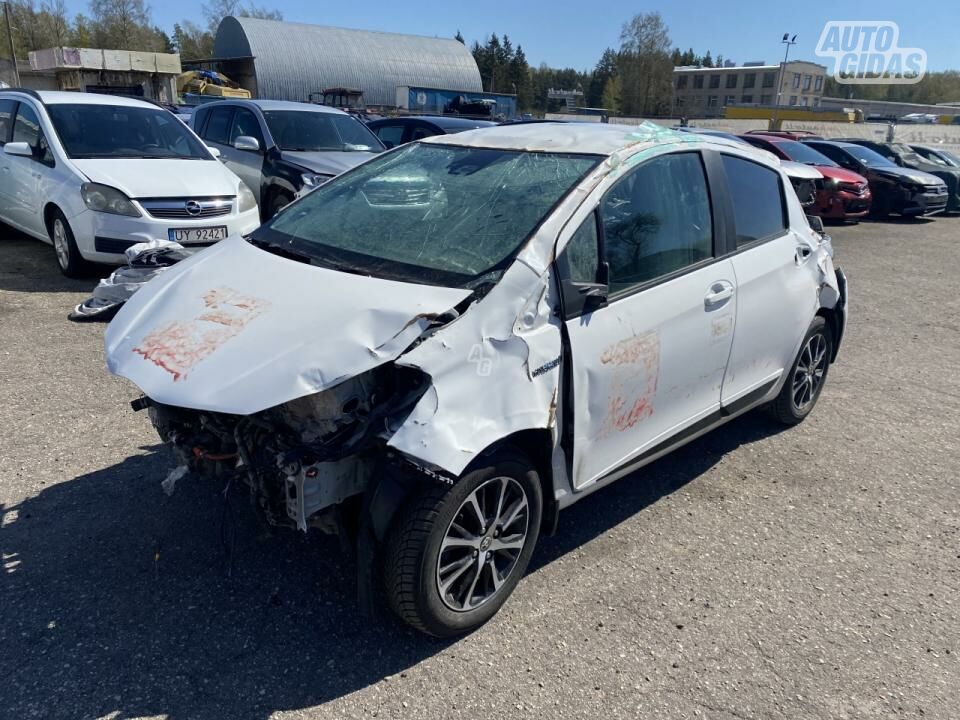 Toyota Yaris 1.5HYBRID E-CVT 2019 г