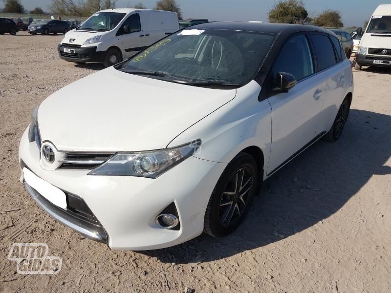 Toyota Auris 2014 m dalys