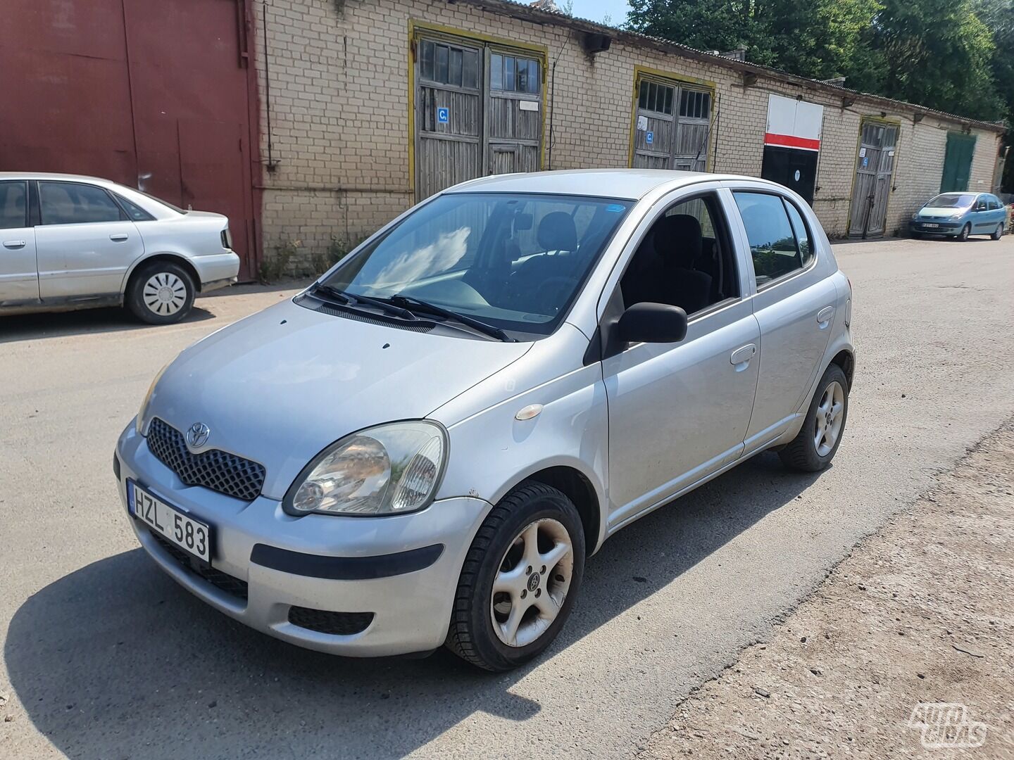 Toyota Yaris I 1.0 BENZINAS 48 KW 2003 г запчясти