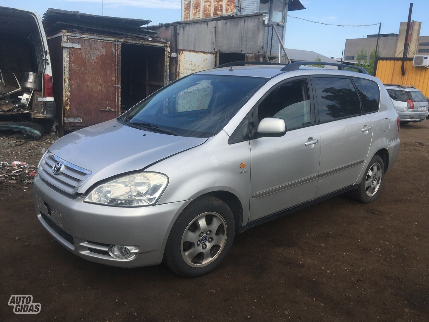 Toyota Avensis Verso 2002 m dalys