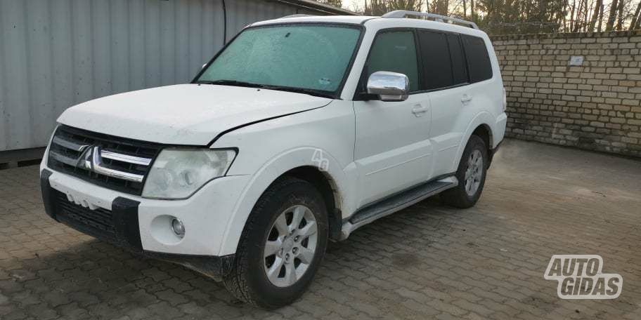 Mitsubishi Pajero 2009 y parts