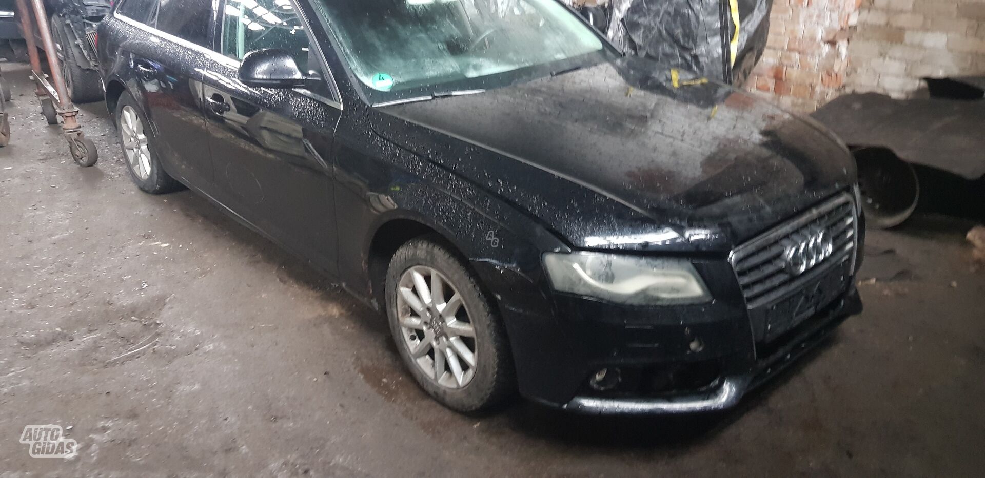 Audi A4 B8 2010 m dalys