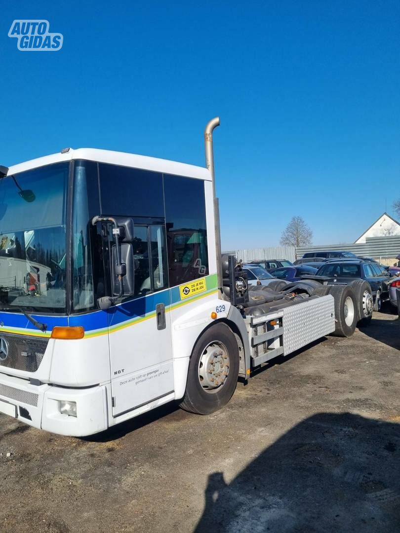 Mercedes-Benz econic 2628 2011 y Chassis