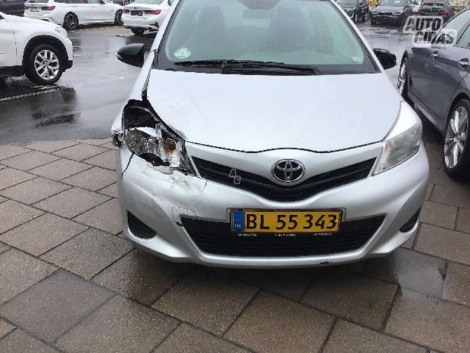 Kita Yaris 2012 y