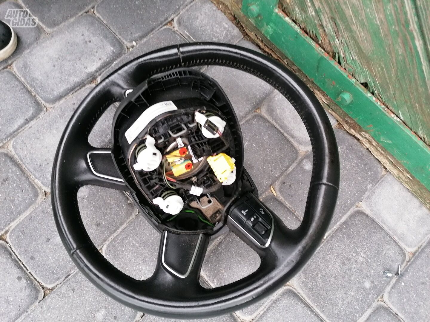 Audi Q7 2013 y steering wheels