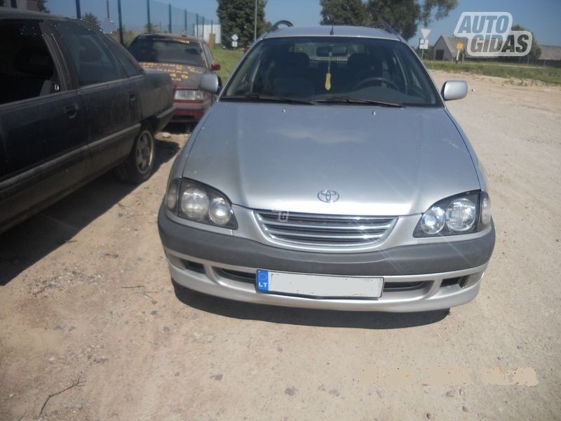 Toyota Avensis 2000 y parts