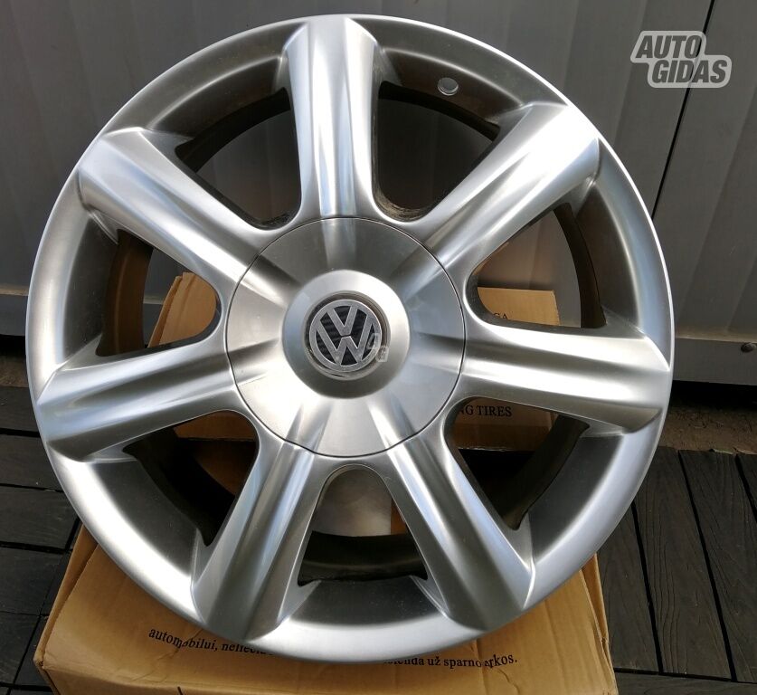 Volkswagen Touareg R17 lengvojo lydinio ratlankiai