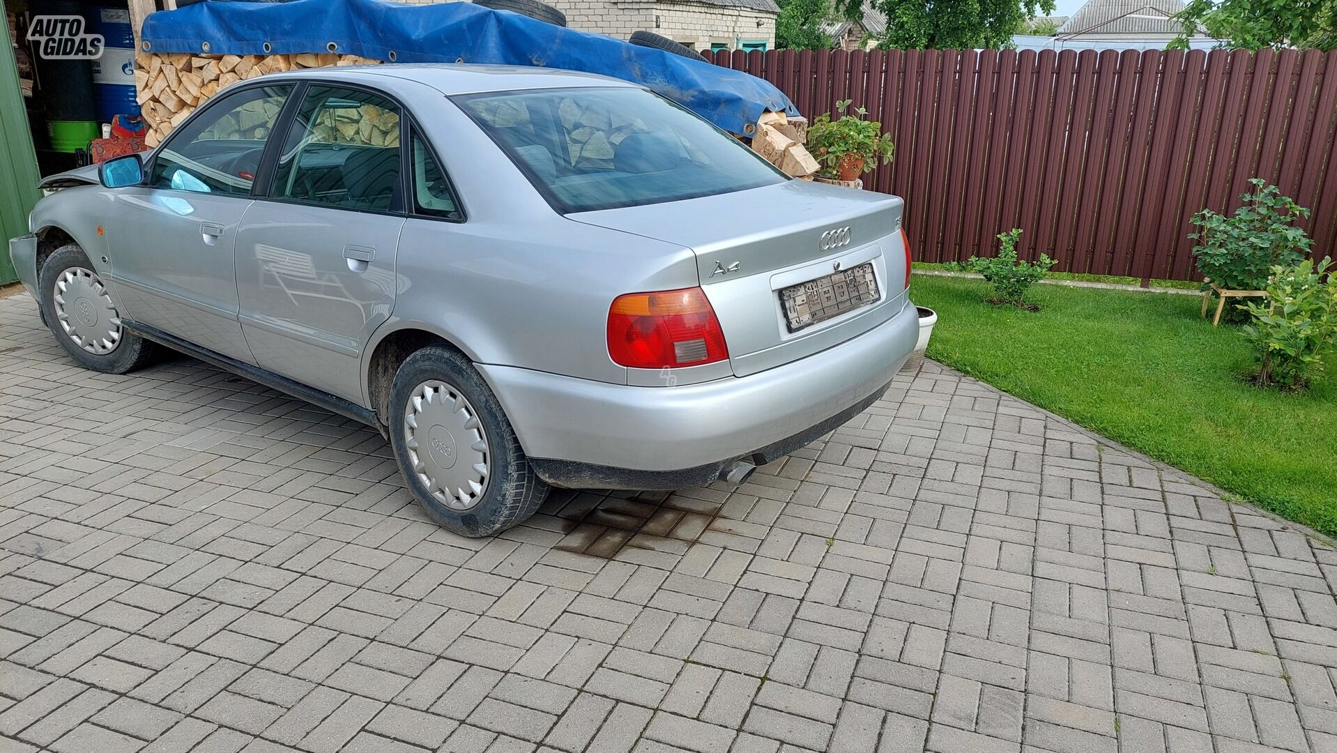 Audi A4 1996 m dalys