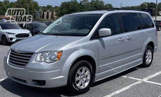 Chrysler Town & Country 2010 m dalys